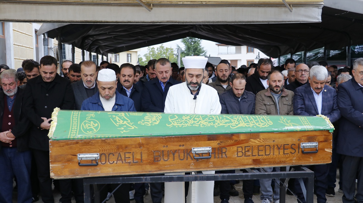 Eski muhtar Mustafa Kedikli (65), selde yaşamını yitirdiği Kocaeli’de toprağa verildi