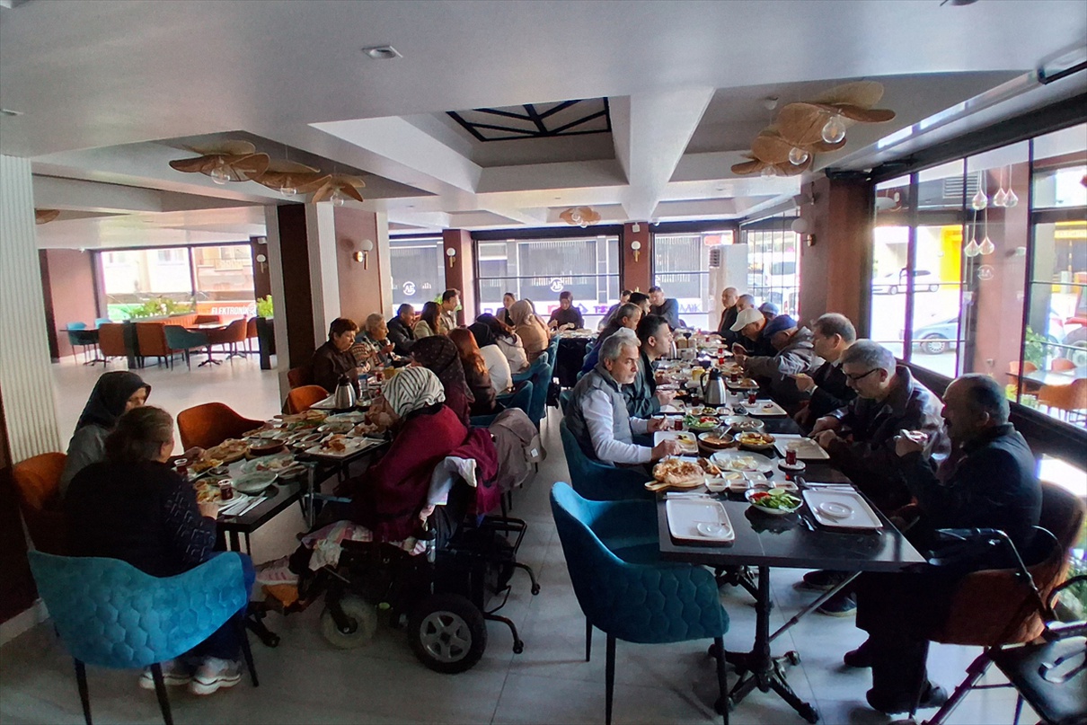 Havza’da engelli ve özel gereksinimli bireylere kahvaltı etkinliği düzenlendi