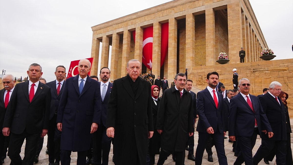 Cumhurbaşkanı Erdoğan’ın Önderliğindeki Devlet Yetkilileri Anıtkabir’i Ziyaret Etti