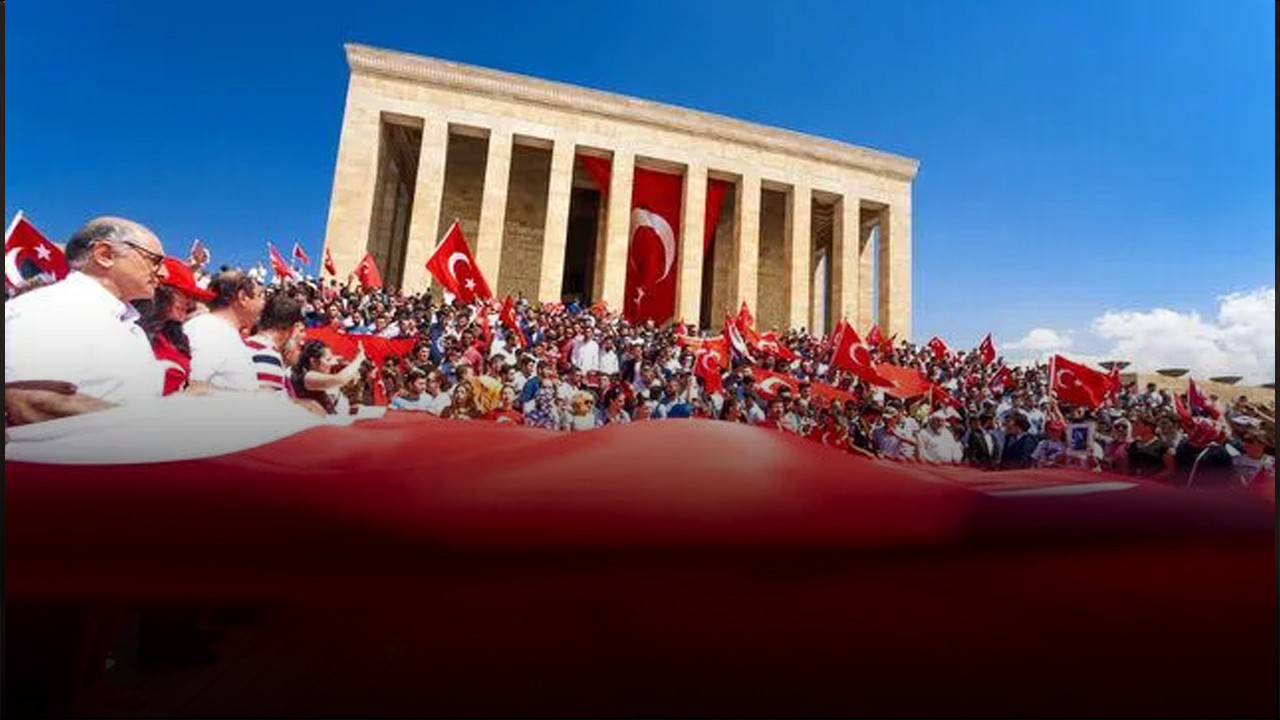 Cumhuriyet Bayramı’nda Anıtkabir yoğun ilgi gördü: Binlerce kişi Atatürk’ü andı