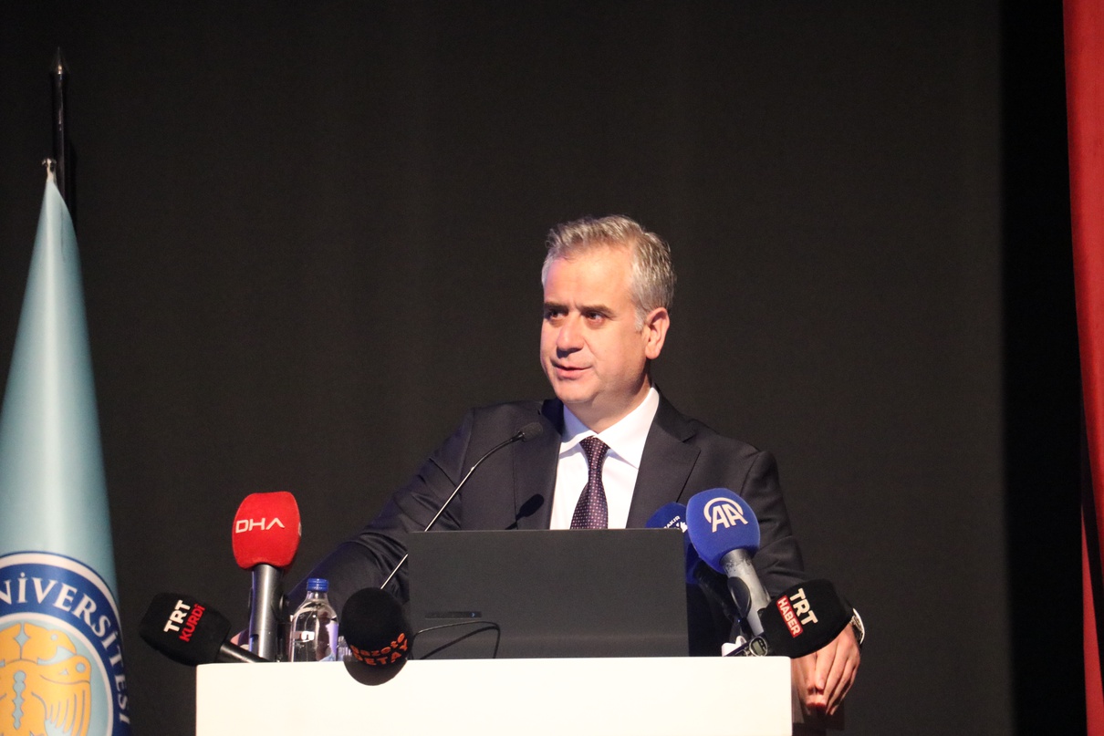 Yalçın, Dicle Üniversitesi’nde barış ve huzurun Diyarbakır’a yarayacağını söyledi